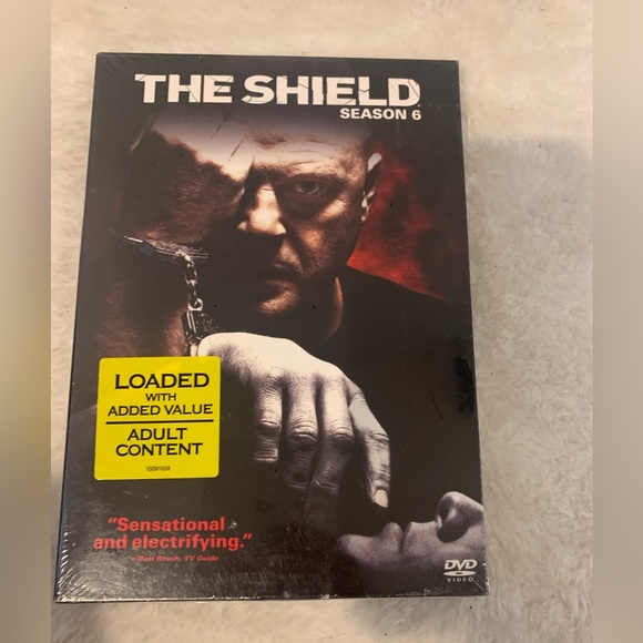 The Shield Season 1, 2, 3, 4 & 6 - Picture 10 of 11